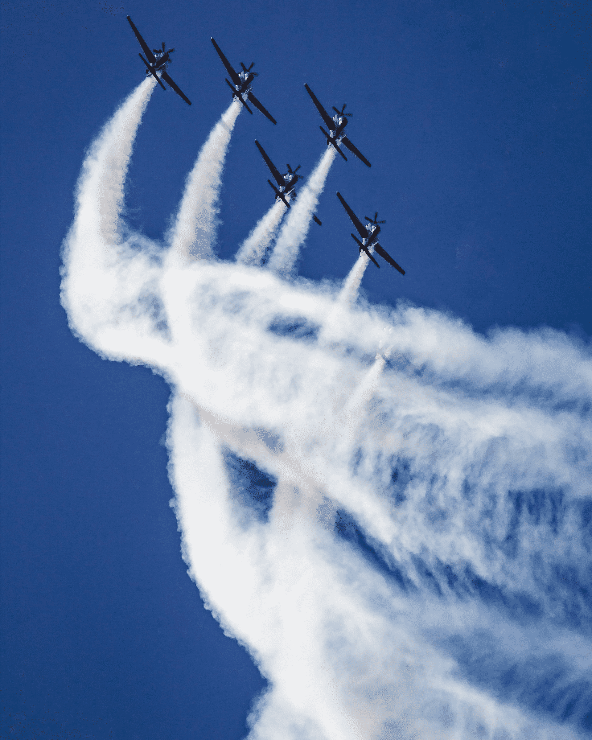 Planes in formation with a smoke trail