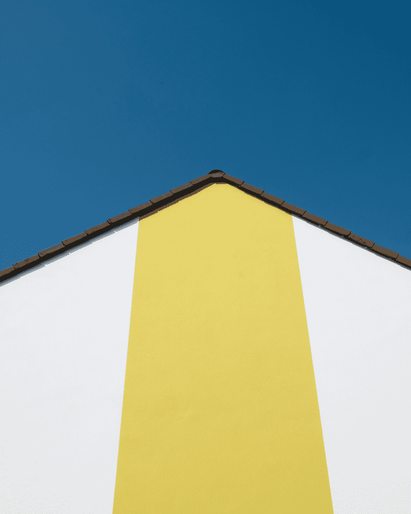 corner of a white and yellow picture